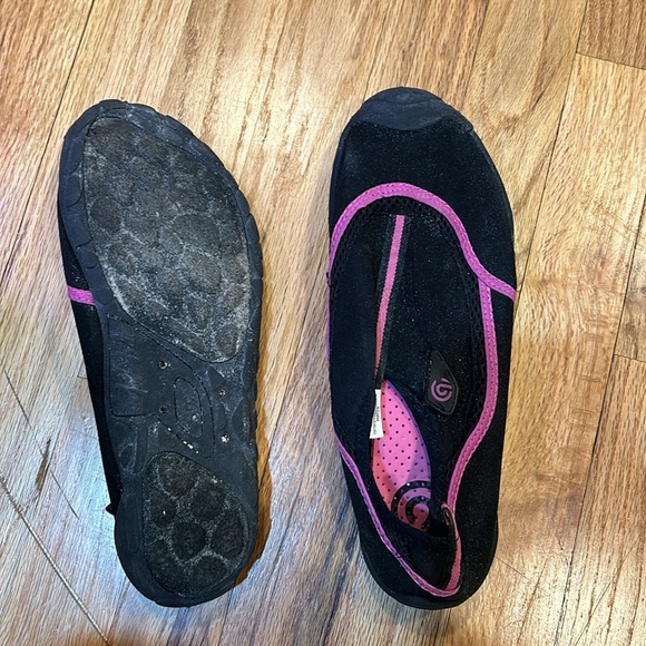 Water shoes worn but plenty of life left! - Picture 8 of 13